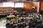 G. Veit dirigiert Chor u. Blasorchester